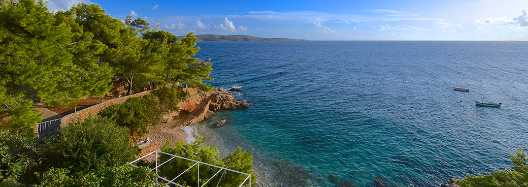 Apartments Hvar, directly by the sea on